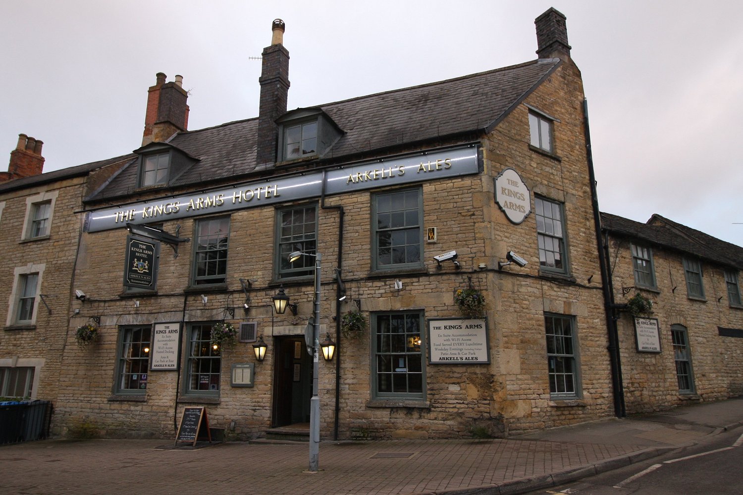 The Kings Arms, Chipping Norton accommodation/pub-food/sky-sports ...