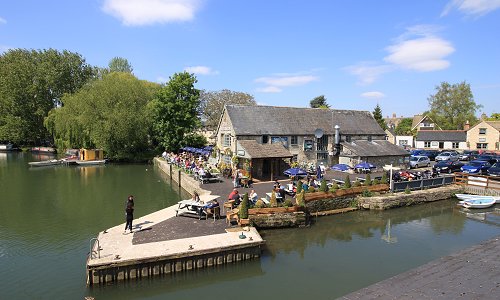 Pub on the Thames | Lechlade Accommodation/Bed/Breakfast/Swindon ...