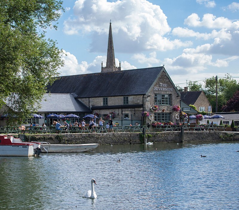 Lechlade Riverside Pub, Lechlade