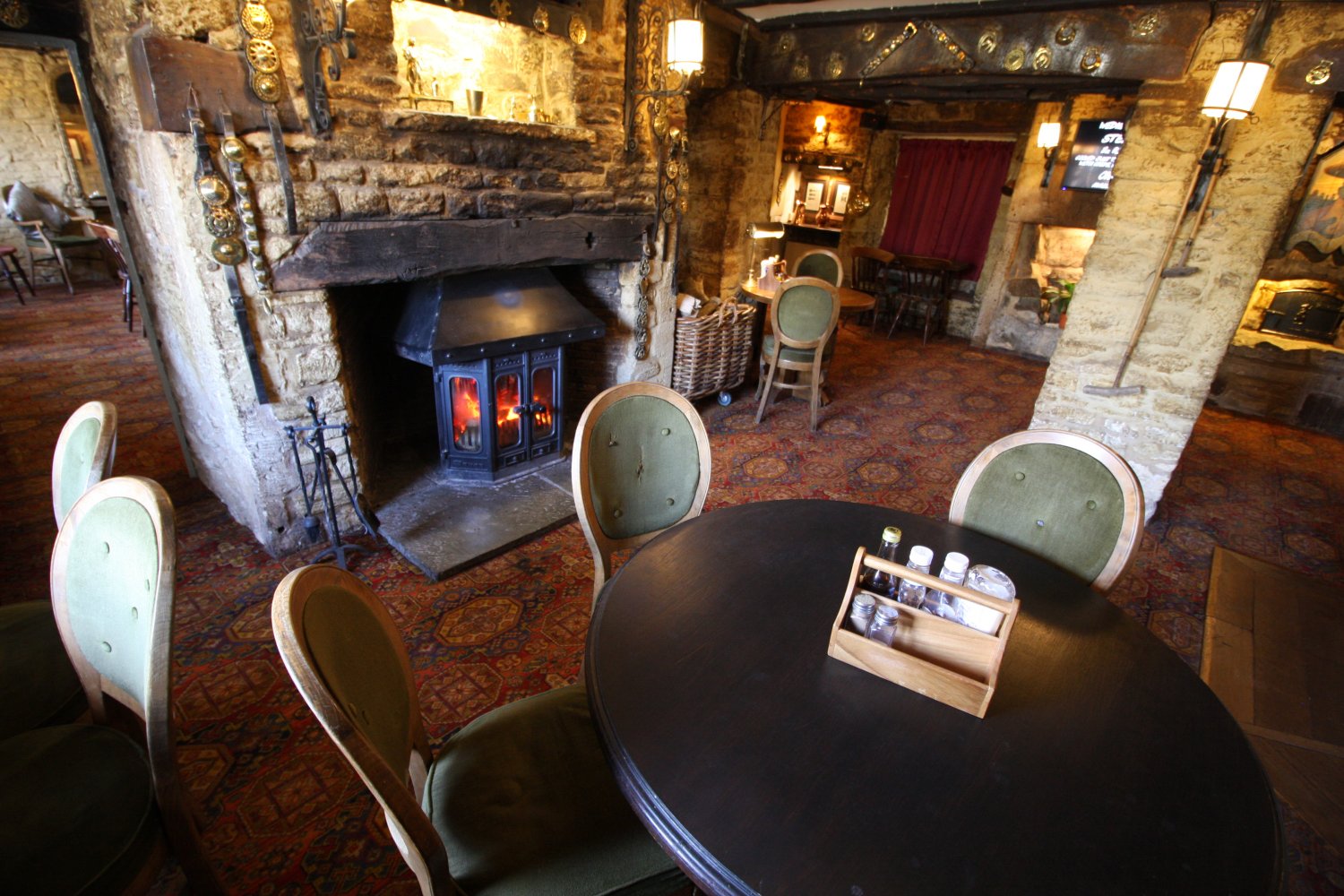 The Highwayman pub food & Sunday lunch near Cirencester on the A417