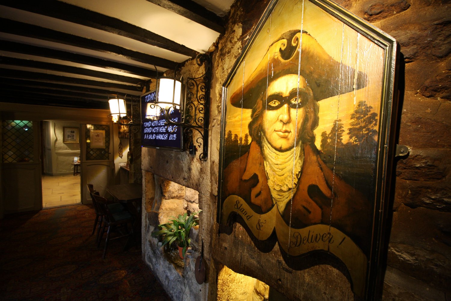 the-highwayman-pub-food-sunday-lunch-near-cirencester-on-the-a417