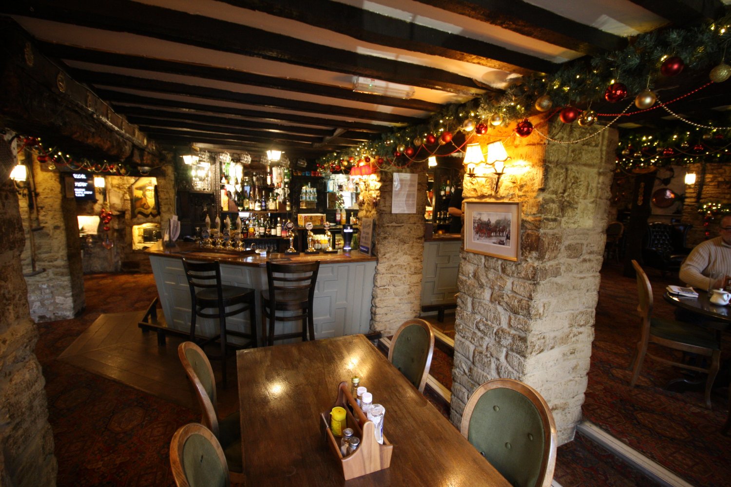 The Highwayman Pub Food Sunday Lunch Near Cirencester On The A417